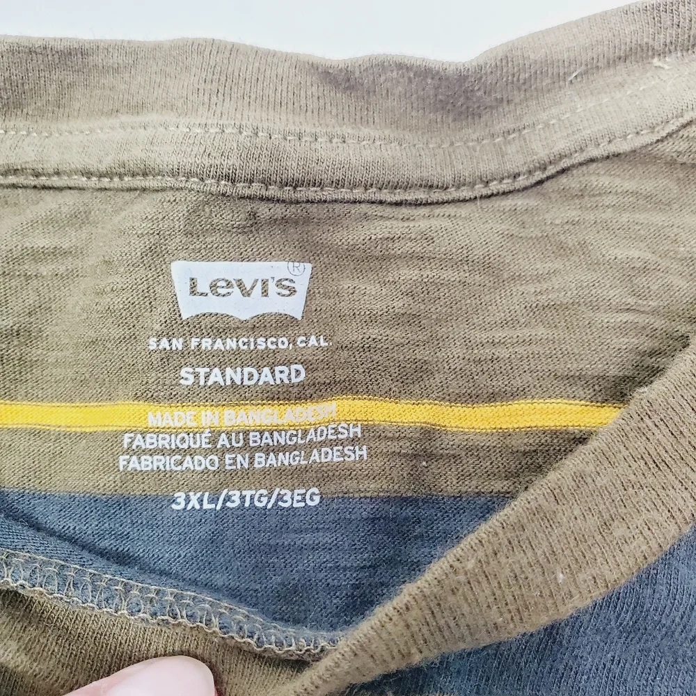Levis T-Shirt Men Size 3XL‎ Short Sleeves Crewneck Striped Multicolor Pocket